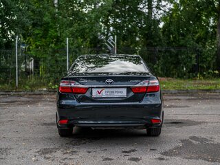 2015 Toyota Camry VII (XV50) Рестайлинг, серый, 1699000 рублей, вид 4