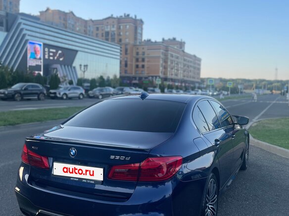 2018 BMW 5 серии 530d xDrive VII (G30/G31/G38), синий, 4000000 рублей - вид 10