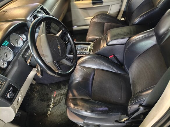2004 Chrysler 300C I, чёрный, 2500000 рублей - вид 17
