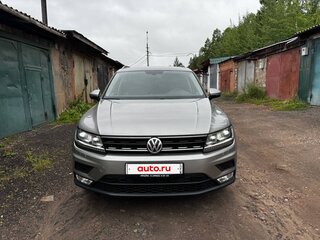 2017 Volkswagen Tiguan II, серебристый, 2550000 рублей, вид 3