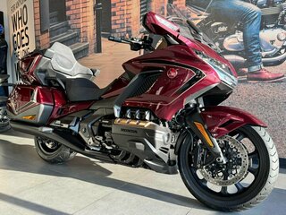 2025 Honda GL 1800 Gold Wing, красный, 4500000 рублей, вид 2