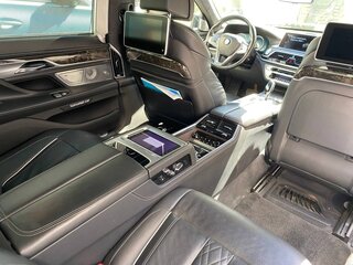 2017 BMW 7 серии Long 750Li xDrive VI (G11/G12), чёрный, 2550000 рублей, вид 4