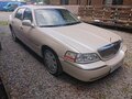 2002 Lincoln Town Car III, бежевый, 2400000 рублей - вид 1