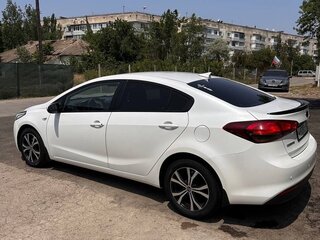 2018 Kia Cerato III Рестайлинг (Classic), белый, 1500000 рублей, вид 3