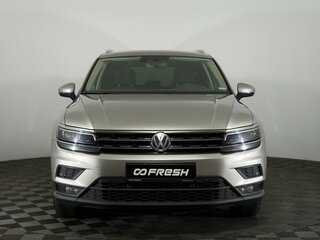 2018 Volkswagen Tiguan II, серебристый, 2470000 рублей, вид 3