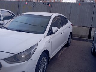 2017 Hyundai Solaris II, серебристый, 650000 рублей, вид 2