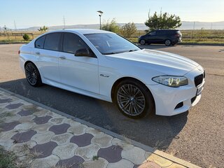 2012 BMW 5 серии 530d xDrive VI (F10/F11/F07), белый, 1990000 рублей, вид 4