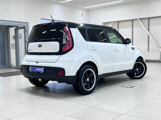 2017 Kia Soul II Рестайлинг, белый, 1650000 рублей, вид 5