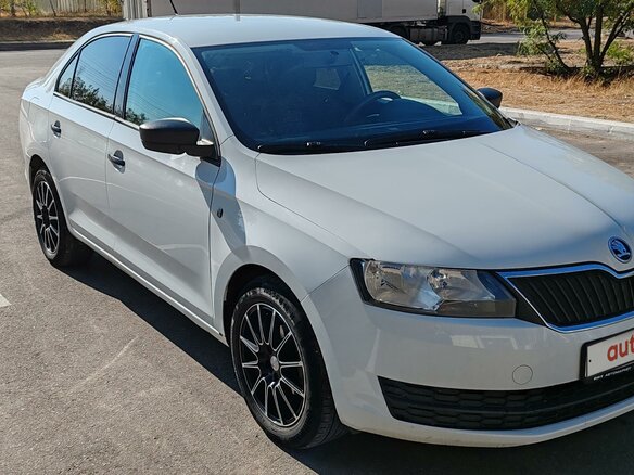 2017 Skoda Rapid I Рестайлинг, белый, 750000 рублей