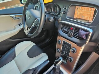 2018 Volvo V40 II Рестайлинг, белый, 1860000 рублей, вид 5