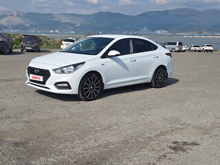 2018 Hyundai Solaris II, белый, 1250000 рублей, вид 2