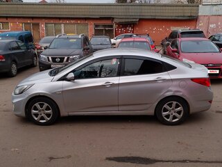 2014 Hyundai Solaris I, серебристый, 345000 рублей, вид 4