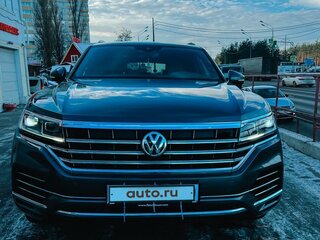 2019 Volkswagen Touareg III, серый, 5600000 рублей, вид 1