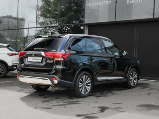 2020 Mitsubishi Outlander III Рестайлинг 3, чёрный, 2450000 рублей, вид 4