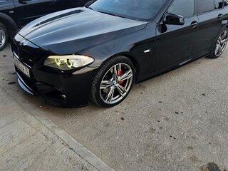 2010 BMW 5 серии 550i VI (F10/F11/F07), чёрный, 2500000 рублей, вид 2