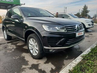 2015 Volkswagen Touareg II Рестайлинг, чёрный, 3400000 рублей, вид 2