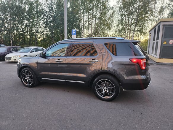 2017 Ford Explorer V Рестайлинг, чёрный, 2800000 рублей - вид 3