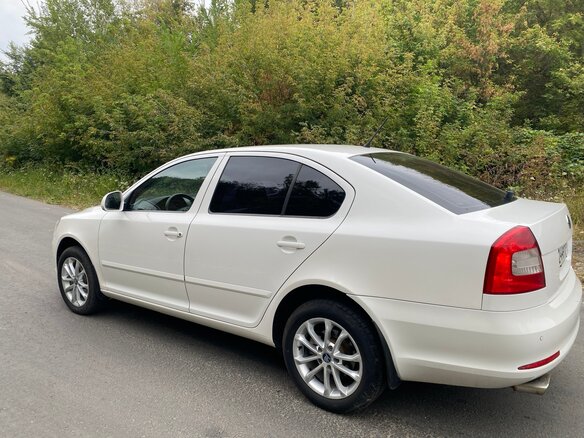 2012 Skoda Octavia II (A5) Рестайлинг, белый, 1090000 рублей - вид 5