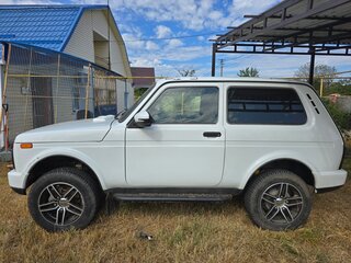 2018 Lada (ВАЗ) 2121 (4x4) Urban I Рестайлинг, белый, 650000 рублей, вид 2