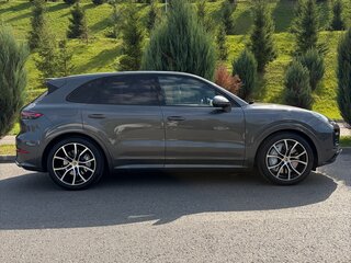 2018 Porsche Cayenne Turbo III, серый, 8899000 рублей, вид 4