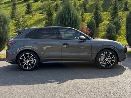 2018 Porsche Cayenne Turbo III, серый, 8899000 рублей, вид 4