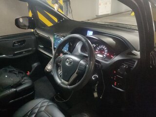 2019 Toyota Voxy III (R80) Рестайлинг, чёрный, 2300000 рублей, вид 3
