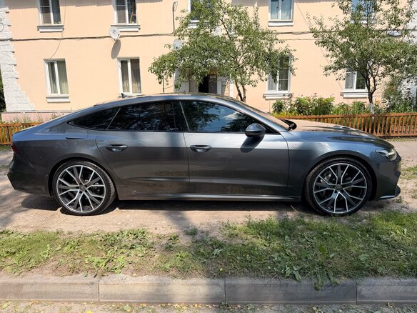 2018 Audi A7 55 TFSI II (4K), серый, 4680000 рублей - вид 3