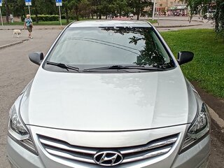 2015 Hyundai Solaris I Рестайлинг, серебристый, 1190000 рублей, вид 2