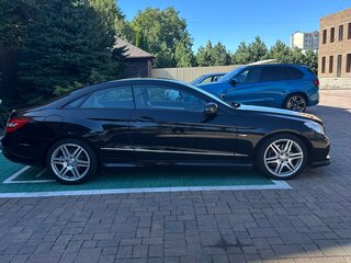 2011 Mercedes-Benz E-Класс 200 5G-Tronic IV (W212, S212, C207), чёрный, 1790000 рублей, вид 2
