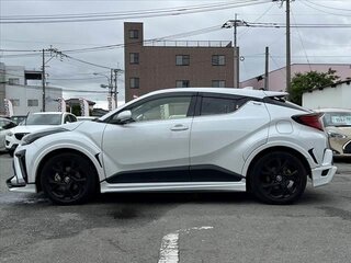 2021 Toyota C-HR I Рестайлинг, белый, 1498000 рублей, вид 3