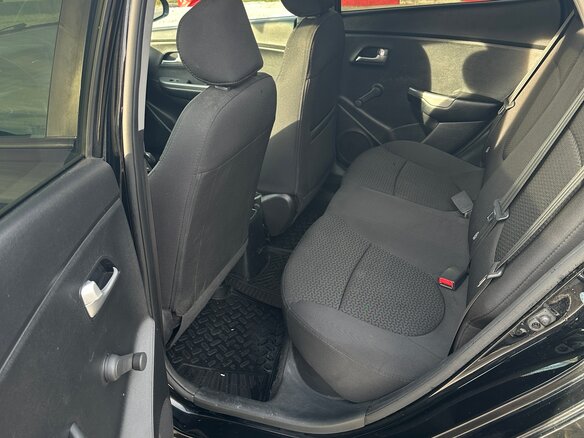 2016 Kia Rio III Рестайлинг, чёрный, 1200000 рублей - вид 3