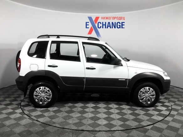 2015 Chevrolet Niva I Рестайлинг, белый - вид 3