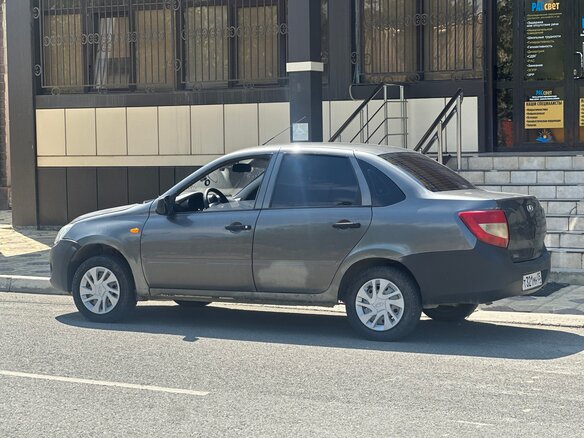 2013 Lada (ВАЗ) Granta I, серебристый, 270000 рублей - вид 3