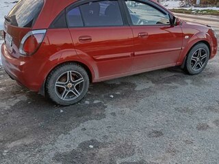 2009 Kia Rio II Рестайлинг, красный, 450000 рублей, вид 4