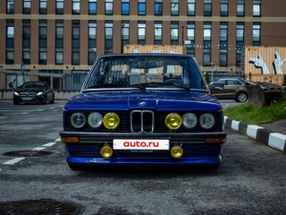 1980 BMW 5 серии 518 5-speed I (E12) Рестайлинг, синий, 1790000 рублей, вид 2