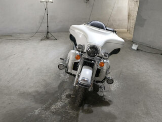 2011 Harley-Davidson Electra Glide, белый, 925000 рублей, вид 3