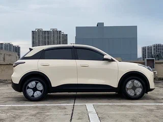 2026 Geely EX2, бежевый, 1780000 рублей, вид 4