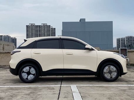 2026 Geely EX2, бежевый, 1780000 рублей, вид 4