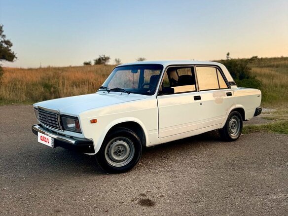 2008 Lada (ВАЗ) 2107, белый, 200000 рублей