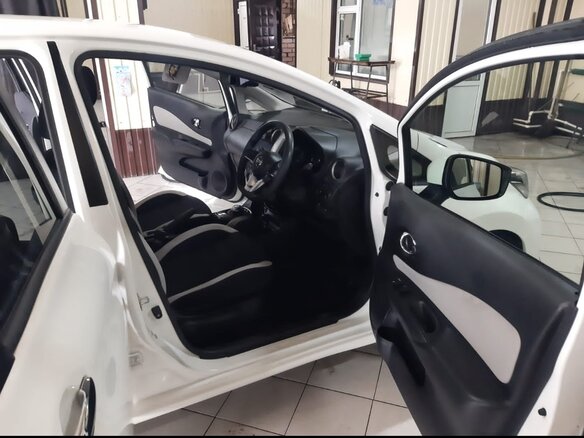 2017 Nissan Note e-Power II Рестайлинг, белый, 1430000 рублей - вид 3