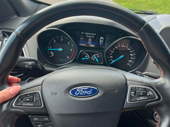 2018 Ford Kuga II Рестайлинг, серый, 1585000 рублей - вид 3