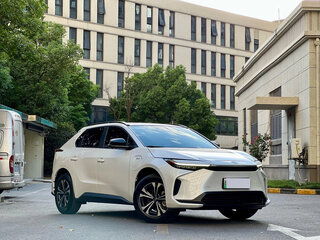 2025 Toyota bZ4X I, белый, 3421745 рублей, вид 3