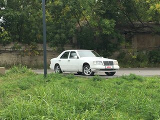 1989 Mercedes-Benz W124 200, белый, 200000 рублей, вид 1