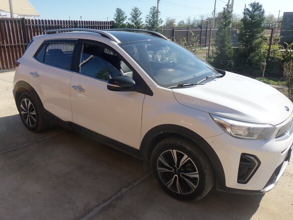 2019 Kia Stonic I, белый, 1790000 рублей - вид 1