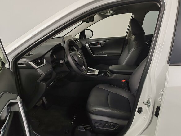 2025 Toyota RAV4 V (XA50), белый - вид 9