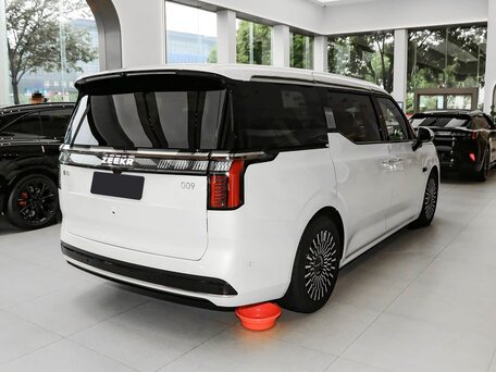 2026 Zeekr 009 140 kWh I Рестайлинг, белый, 12950000 рублей, вид 4