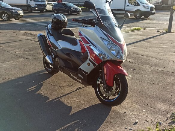 2011 Yamaha TMAX, красный, 750000 рублей