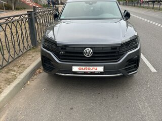 2018 Volkswagen Touareg III, серый, 6300000 рублей, вид 2