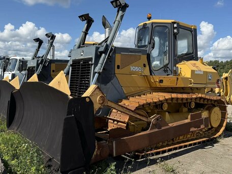 2011 John Deere 1050J, 23500000 рублей, вид 2