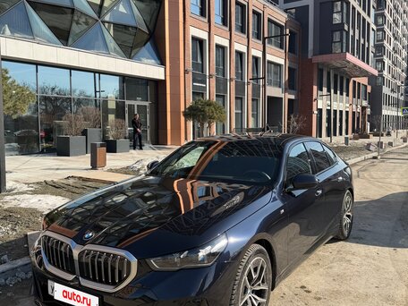 2024 BMW 5 серии 520i VIII (G60/G61/G68), синий, 6000000 рублей, вид 4